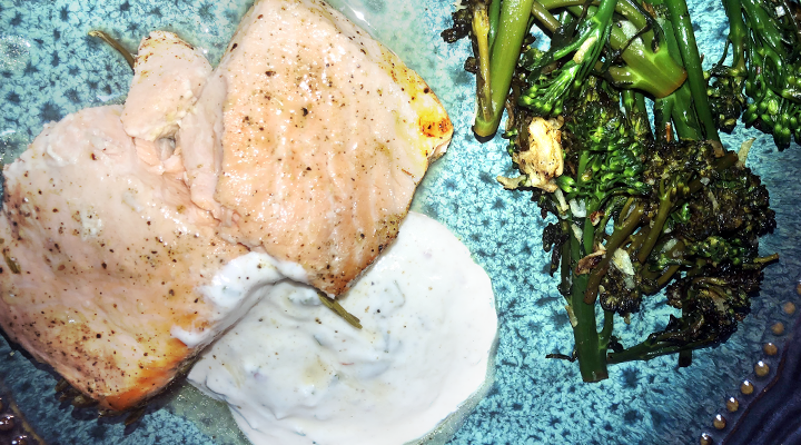 The outstanding flavors in this rosemary lemon-baked salmon with mint yogurt sauce recipe are packed with oral health benefits. Check it out plus our bonus broccolini recipe!