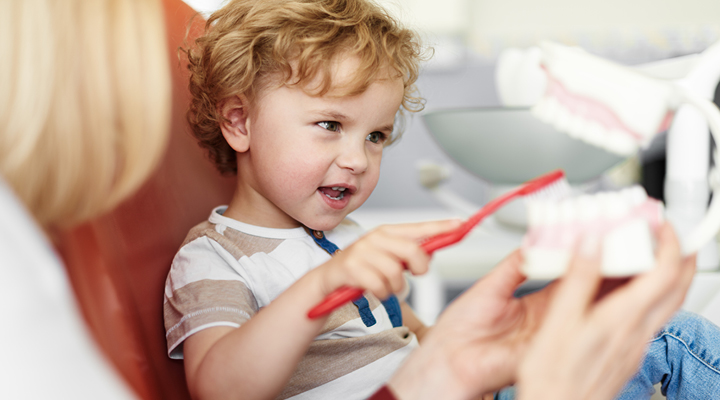 Deciding whether to see a pediatric dentist vs. a general dentist can be difficult for families. This article will help you make the right choice for your family.