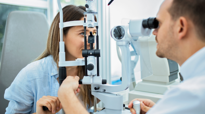 Do you know the difference between an optometrist vs ophthalmologist? Most people don’t. Learn more about each specialty to make sure you are seeing the correct person for your eye care needs.