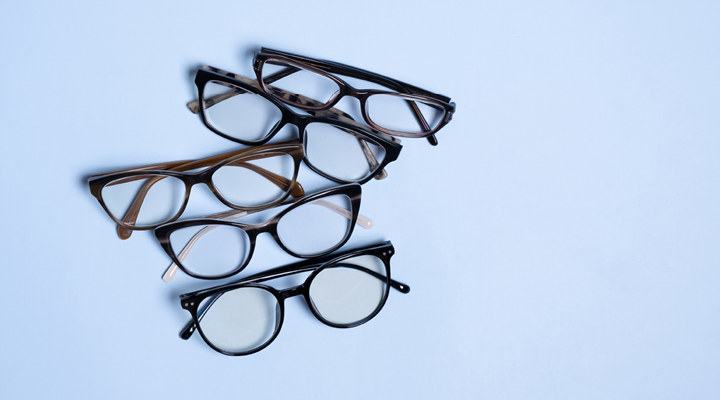 5 pairs of glasses ready to be used.